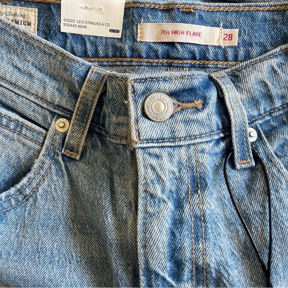 NEW Levi's Premium 70s High Rise Flare Jeans - Picture 9 of 13